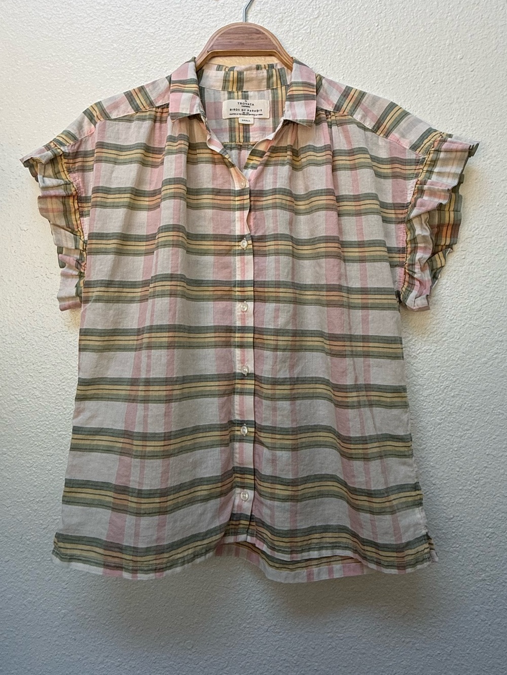 Birds of Paradis Marianne B
Ruffle Sleeve Top in Pomela Plaid
Green & Pink